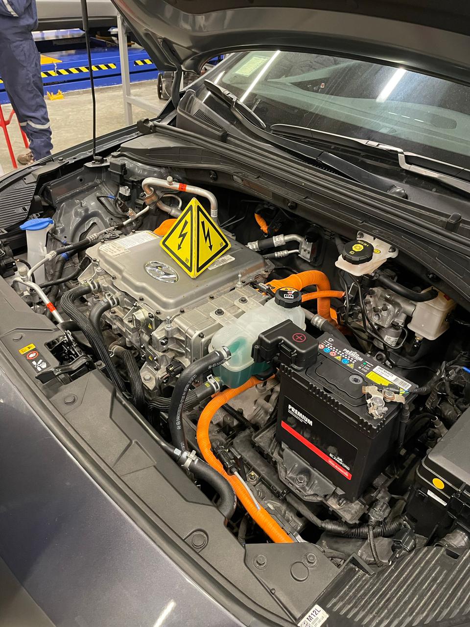 Protocolos de Seguridad para Manipulación de Vehículos Eléctricos e Híbridos (Personal no Especializado)