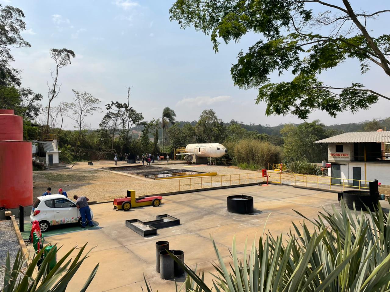 Liderando la vanguardia en seguridad: Organizamos el 1er Workshop Internacional de Nuevas Tecnologías junto a la Universidad del Carro Eléctrico y Work Fire.