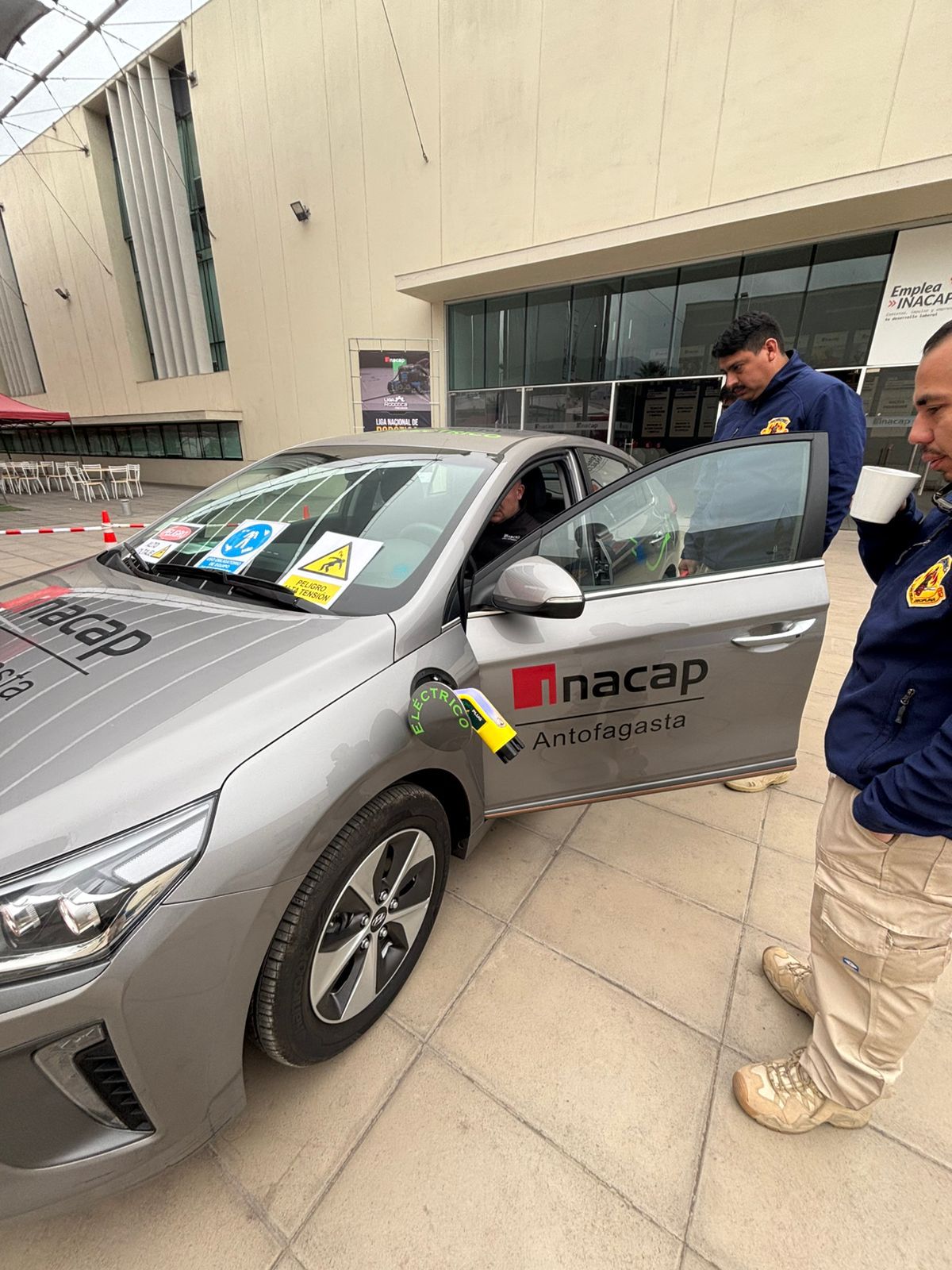 Llevando la seguridad al norte de Chile: Charla y demostración práctica con la Octava Compañía y el Cuerpo de Bomberos de Antofagasta.