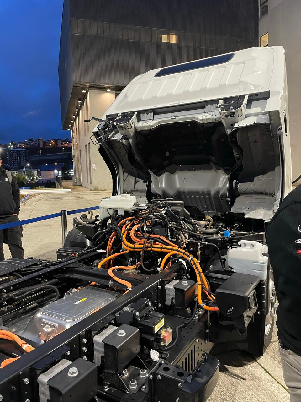 Manteniéndonos a la vanguardia: Actualizando conocimientos en electromovilidad en Duoc UC.